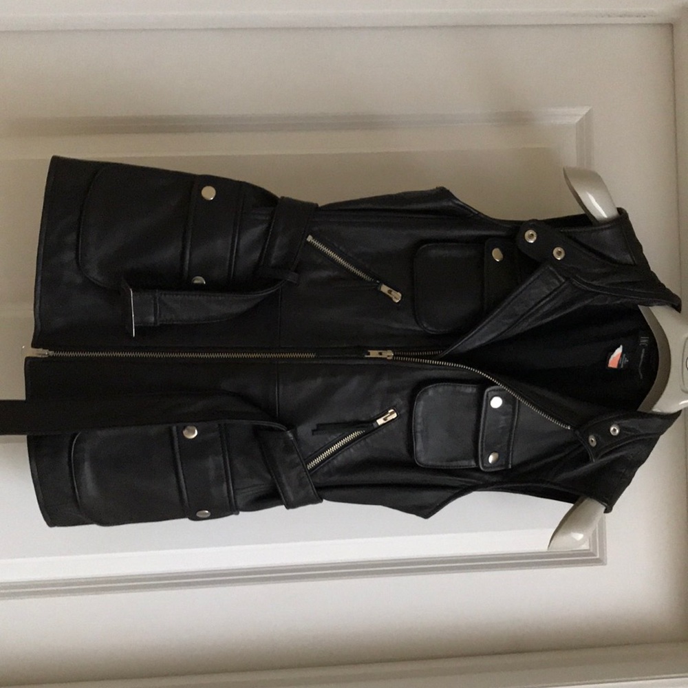 Black leather vest size small